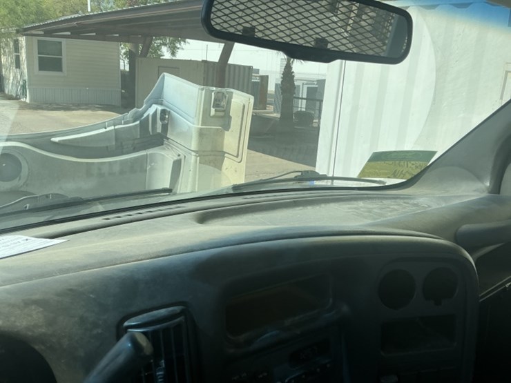 2004-chevrolet-c6500-f/b-image-17