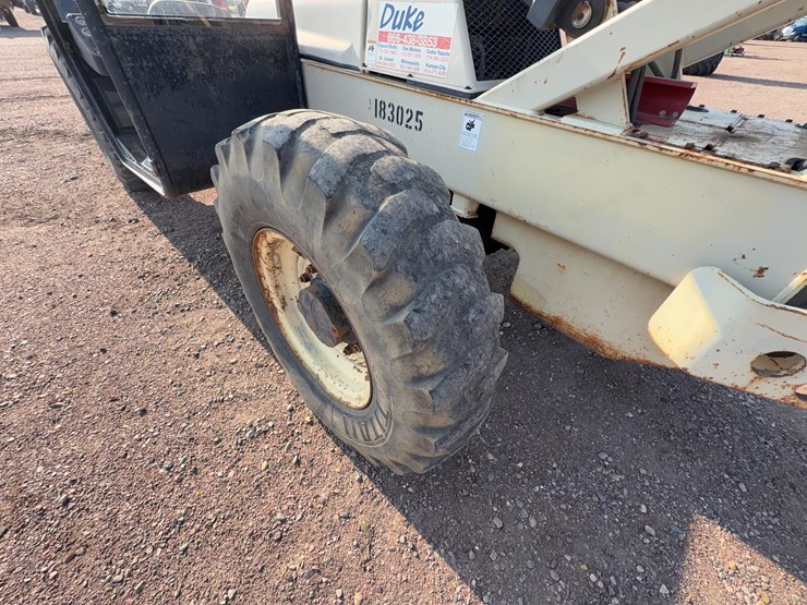 2005-ingersoll-rand-vr843c-telehandler-image-24