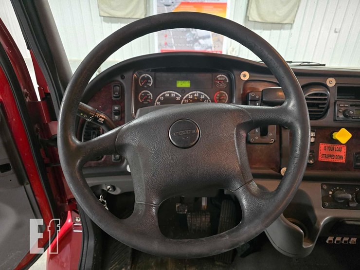 2015-freightliner-business-class-m2-106-image-10