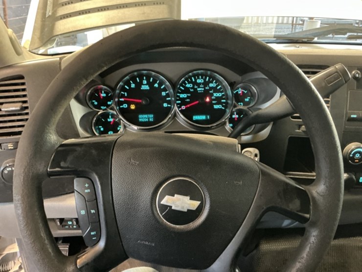 2014-chevrolet-silverado-2500hd-image-17