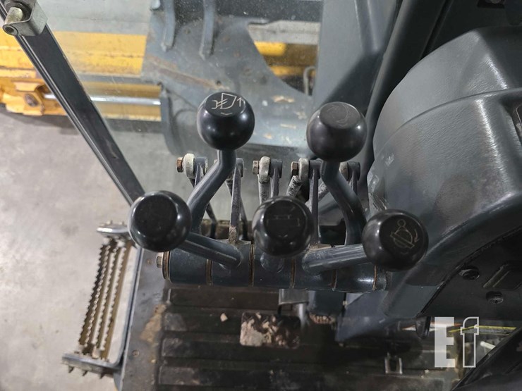2011-deere-672g-image-17