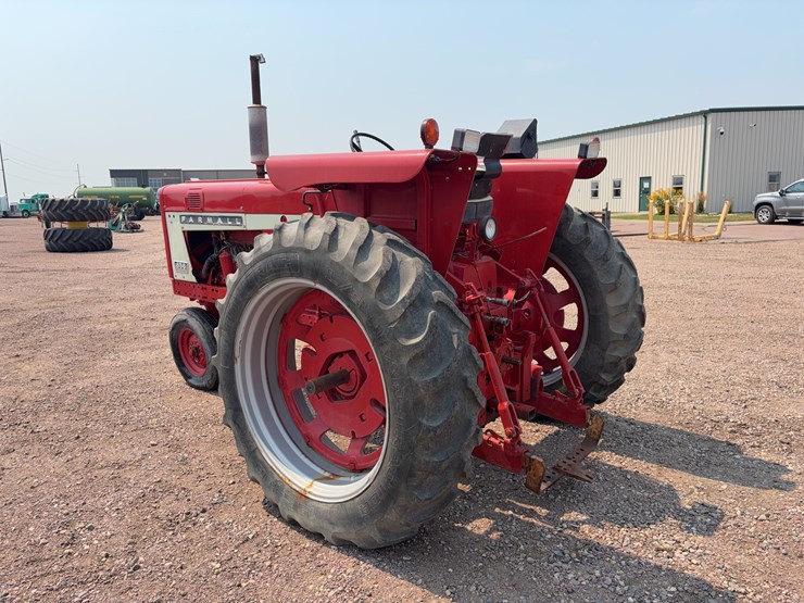 1965-ihc-farmall-656-tractor-image-6