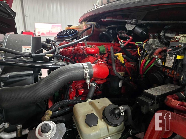 2015-freightliner-business-class-m2-106-image-19