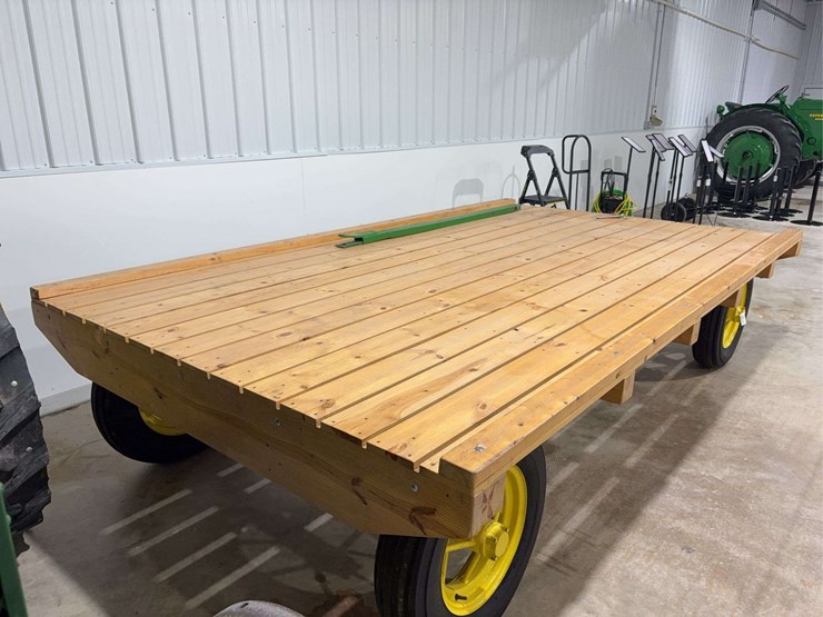 john-deere-parade-wagon-with-spoke-wheels-image-3