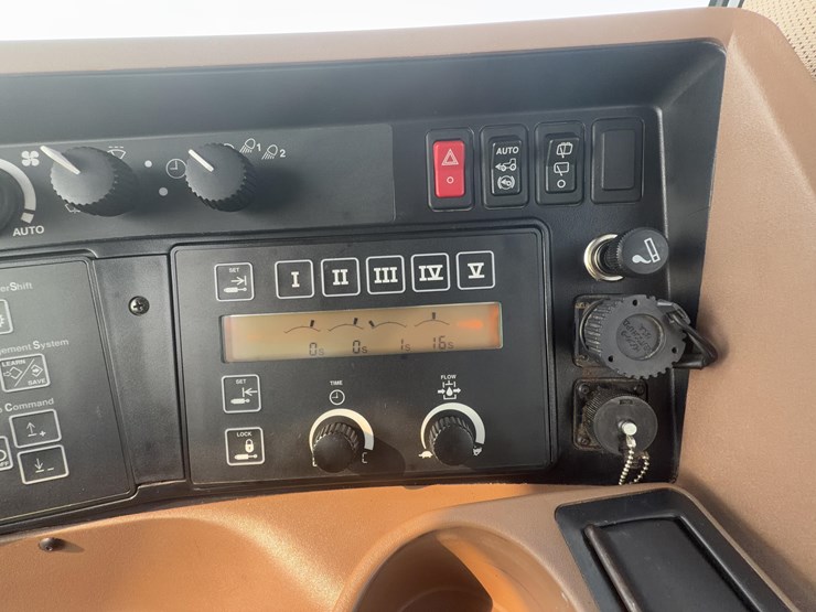 2002-john-deere-8320-image-48