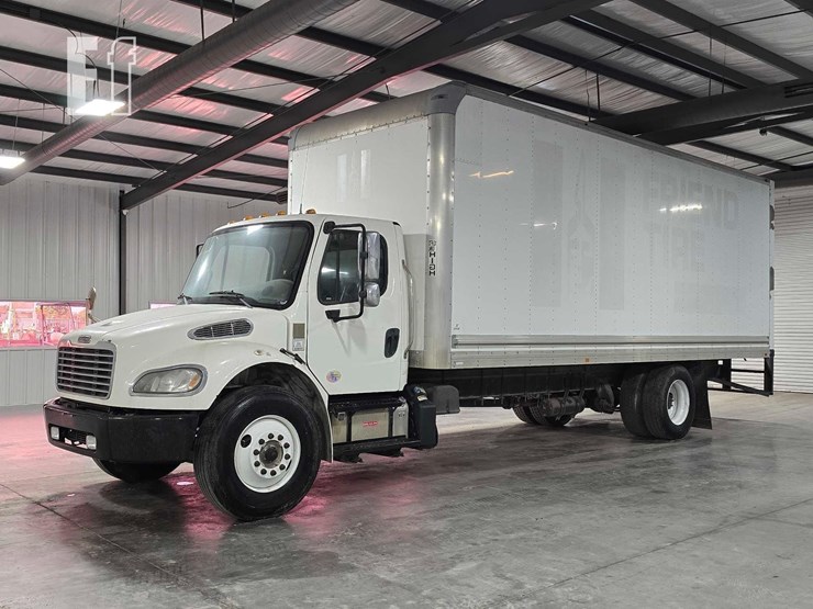 2020-freightliner-business-class-m2-106-image-1