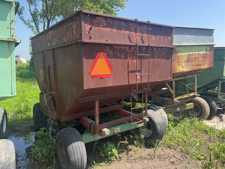 250bu-gravity-wagon-on-jd-gear-image-4