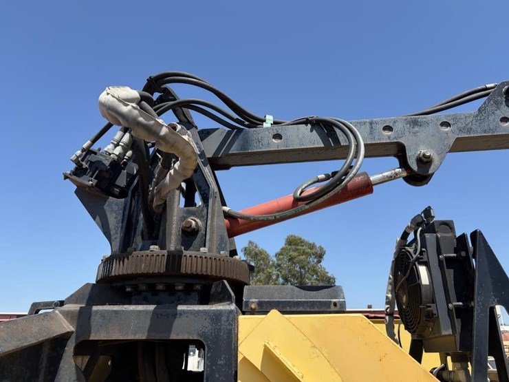 2010-john-deere-20-image-15