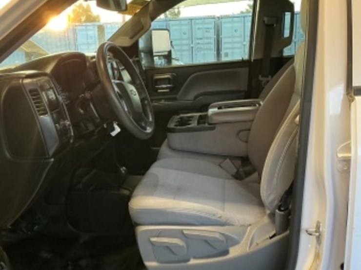 2018-chevrolet-silverado-1500-image-21