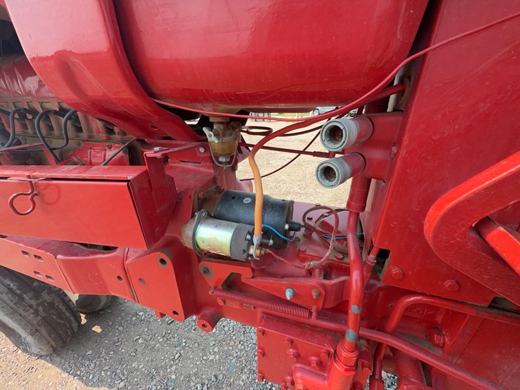 1965-ihc-farmall-656-tractor-image-14