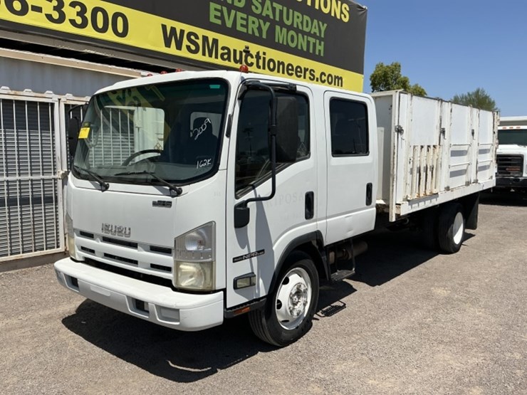 2009-isuzu-npr-image-2