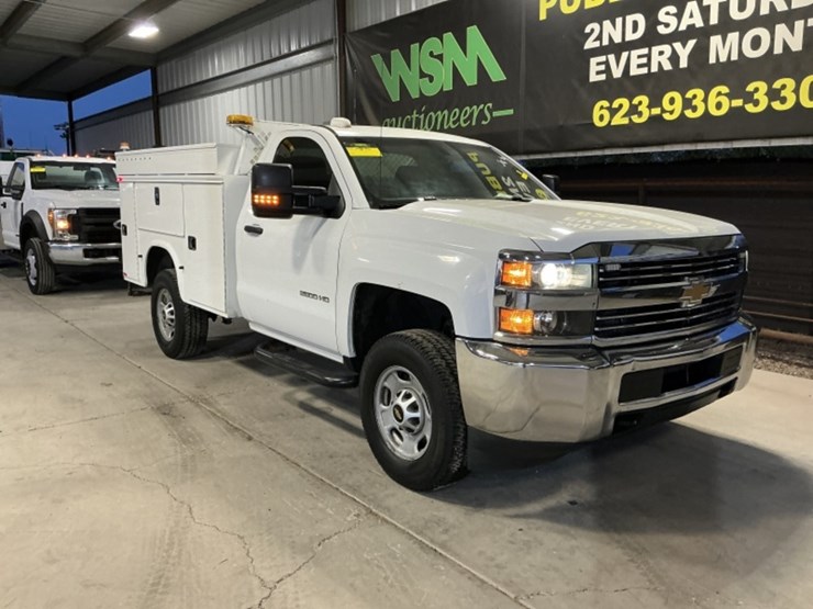 2016-chevrolet-silverado-2500hd-image-2