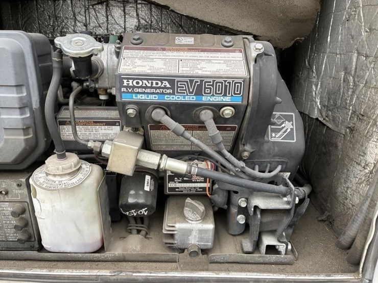 2008-workhorse-w62-image-13