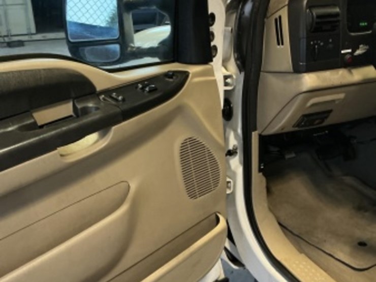 2006-ford-f350-image-25