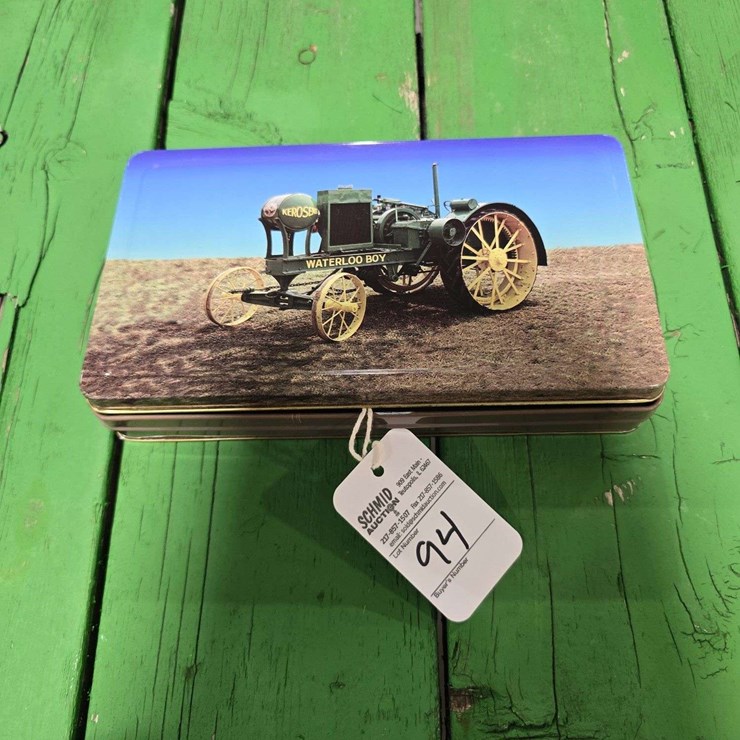 John Deere Waterloo Boy Knife Set