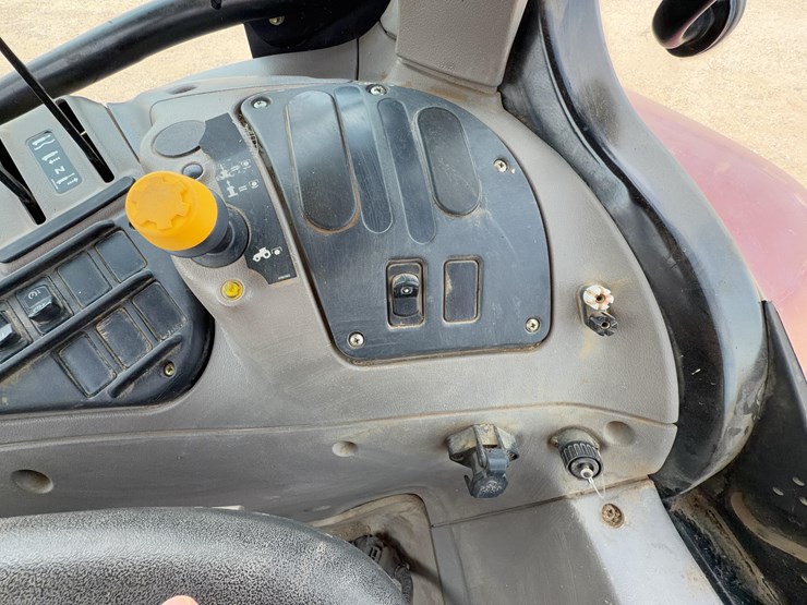 2006-case-ih-mxu135-image-35