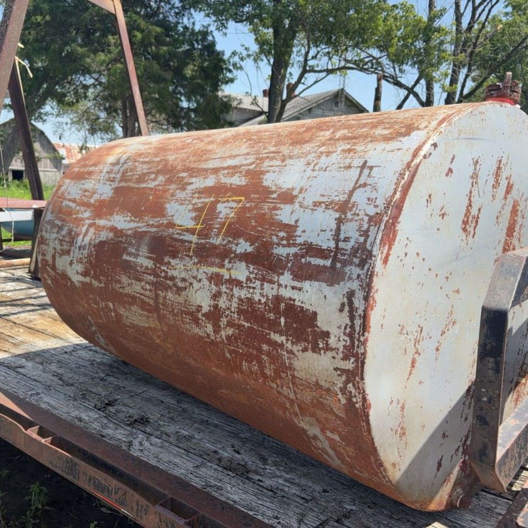 250 gallon gravity flow fuel tank with stand