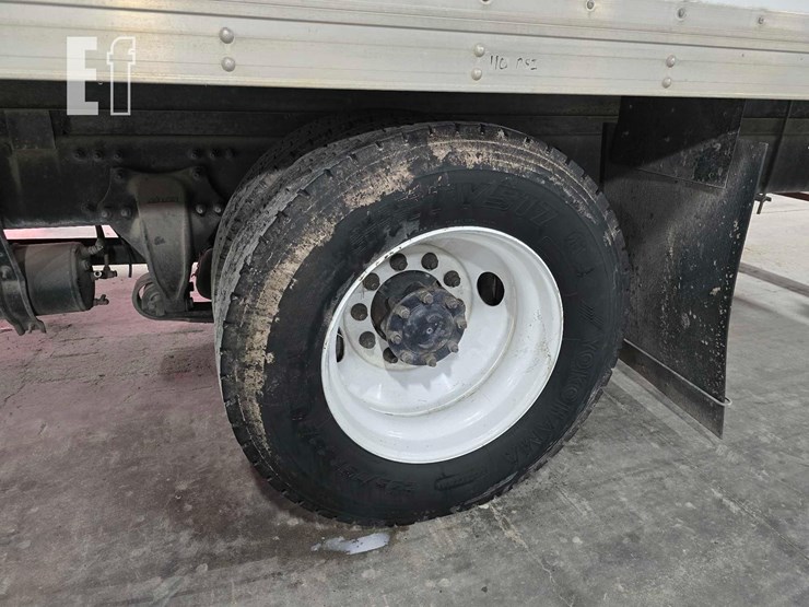2020-freightliner-business-class-m2-106-image-22