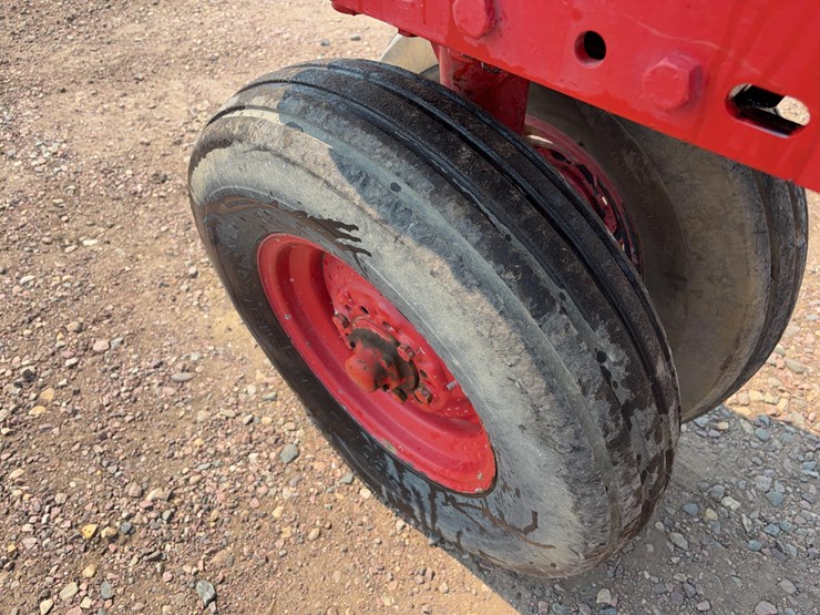1965-ihc-farmall-656-tractor-image-11