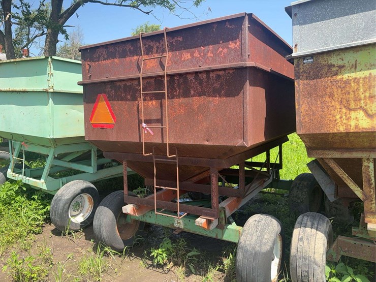 250bu-gravity-wagon-on-jd-gear-image-5