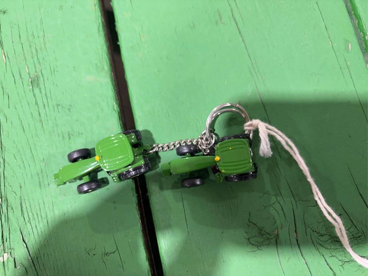 john-deere-key-chains-image-3