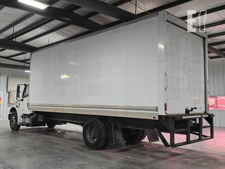 2020-freightliner-business-class-m2-106-image-4