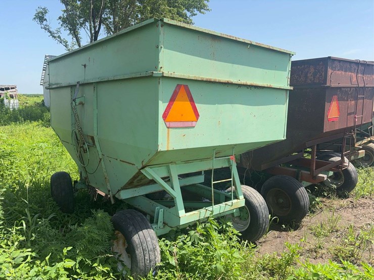 250bu-gravity-wagon-on-jd-gear-image-1