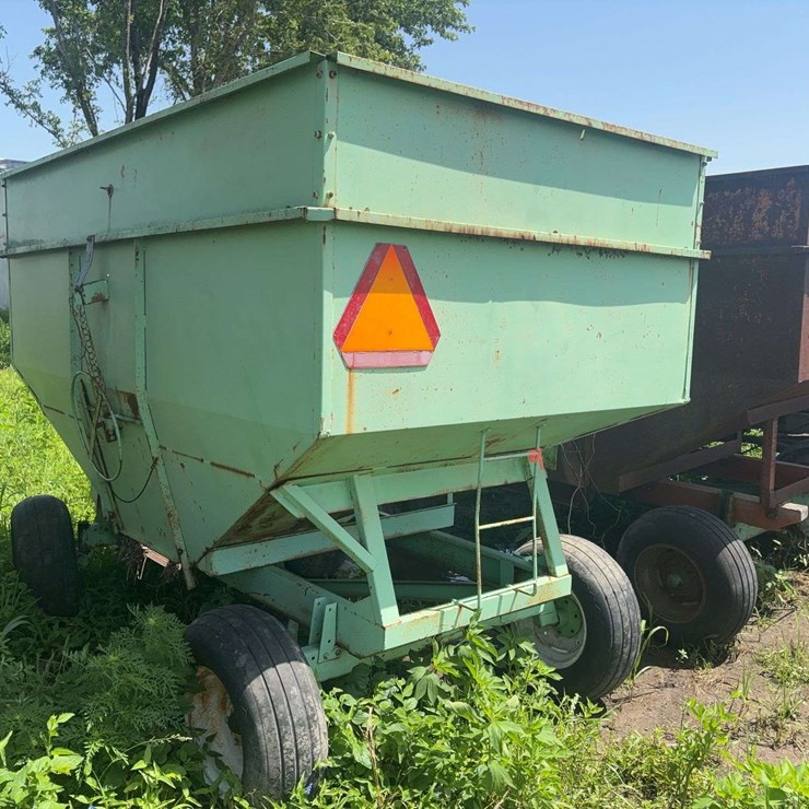 250bu gravity wagon on JD gear
