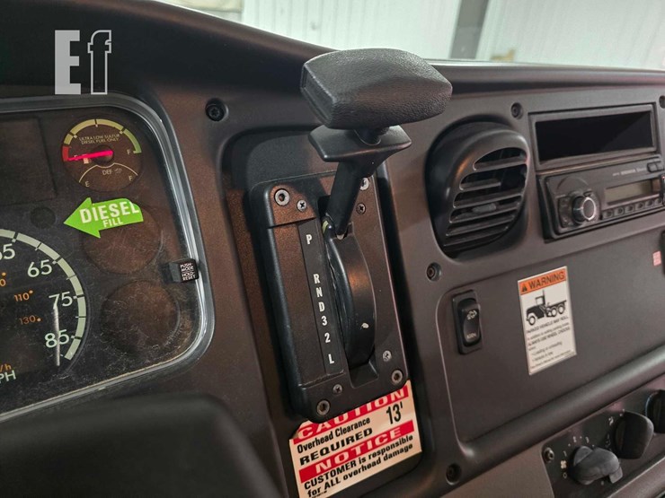 2017-freightliner-business-class-m2-106-image-14