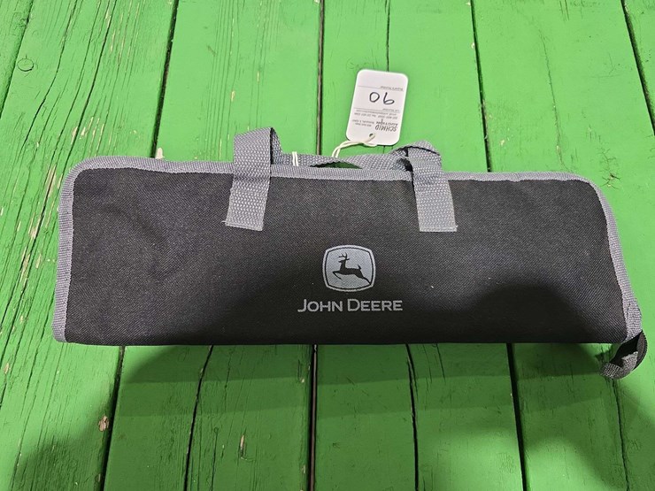 john-deere-grill-utensils-image-1