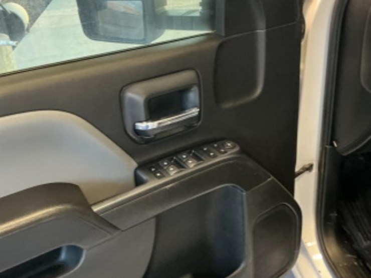 2018-chevrolet-silverado-1500-image-23