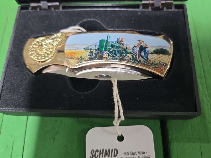 john-deere-pocket-knife-and-case-image-3