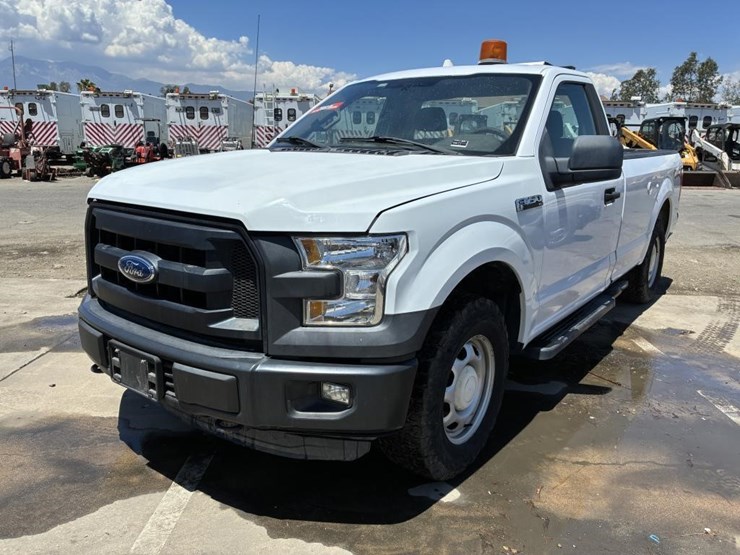 2016-ford-f150-xl-image-1