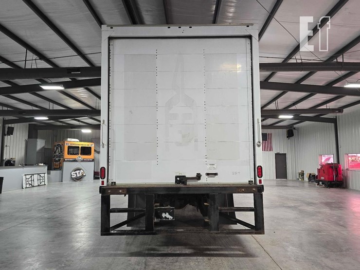 2020-freightliner-business-class-m2-106-image-8