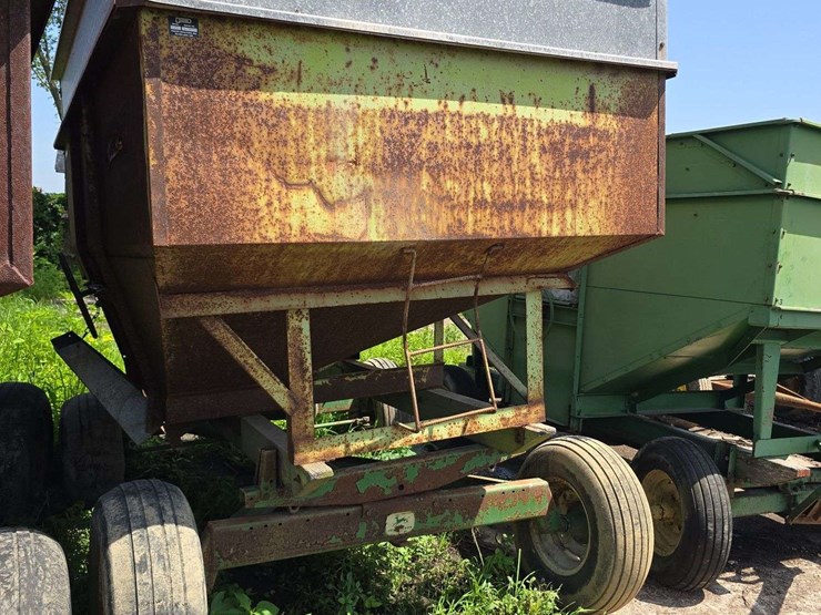 paker-2100-gravity-wagon-on-jd-gear-image-4