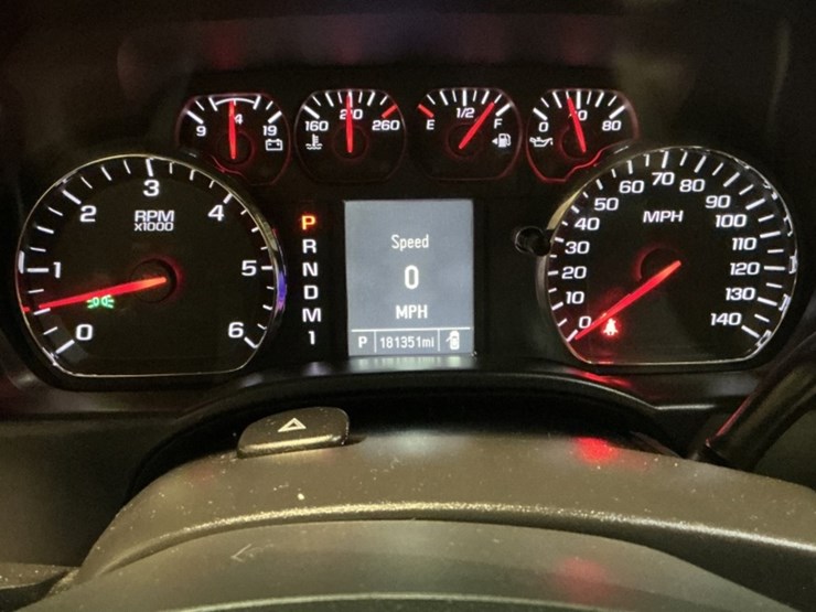 2016-chevrolet-silverado-2500hd-image-16