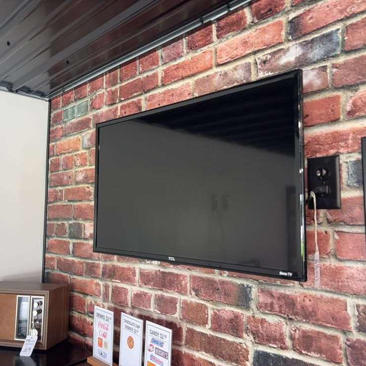 32'' Roku TV with Mounting Bracket