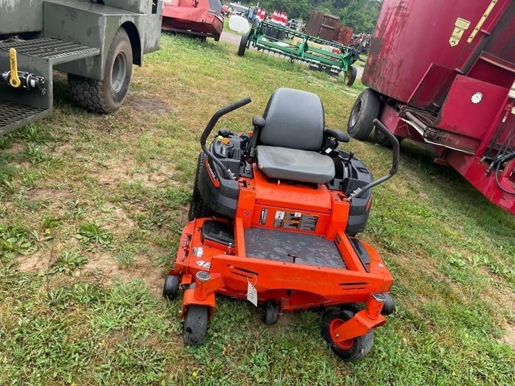 kubota-z122e-image-2