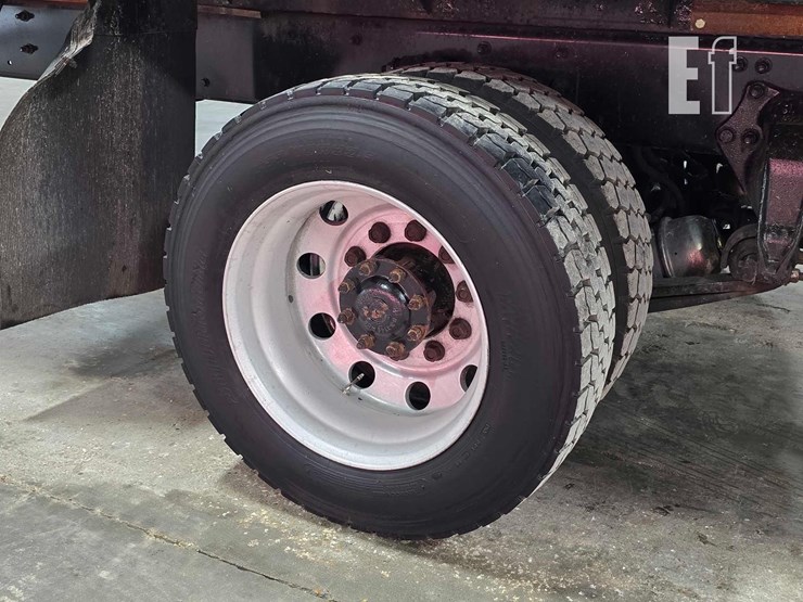 2015-freightliner-business-class-m2-106-image-24