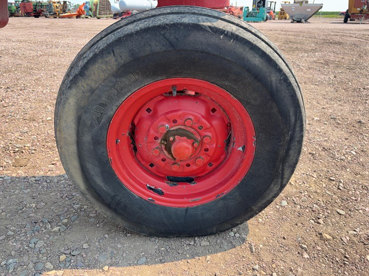 1965-ihc-farmall-656-tractor-image-8