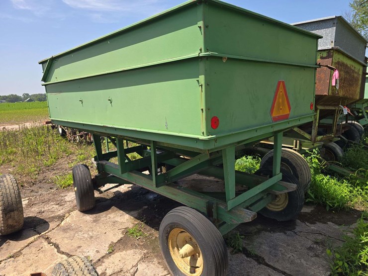 250-bu-gravity-wagon-on-jd-gear-image-3