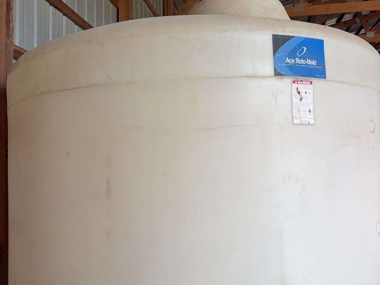 2500-gallon-ace-rot0-mold-poly-tank-image-2