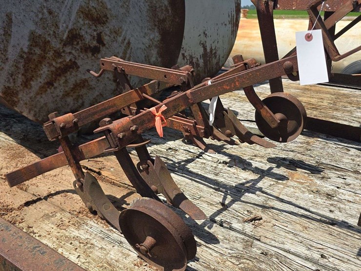 2-row-pull-type-garden-cultivator-image-2