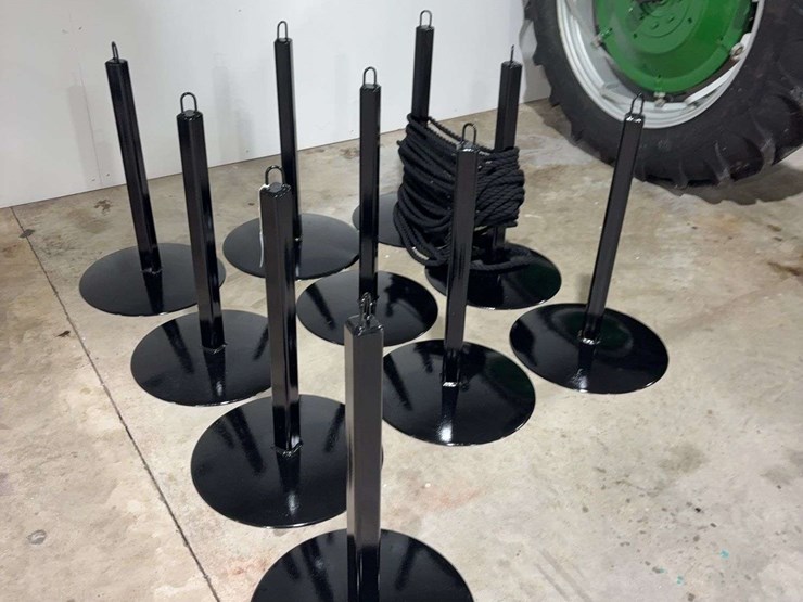10-steel-stand-rope-barriers,-28''-tall-image-1