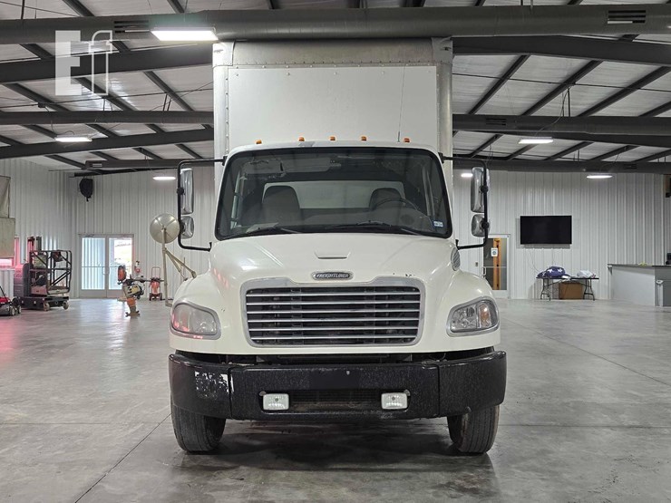 2020-freightliner-business-class-m2-106-image-7