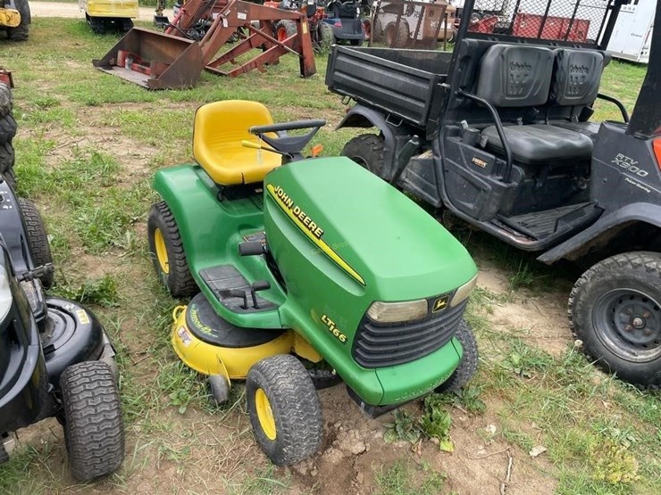 john-deere-lt166-image-2