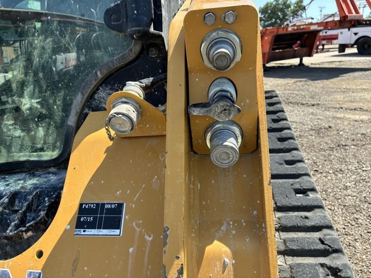 2023-caterpillar-259d3-image-10
