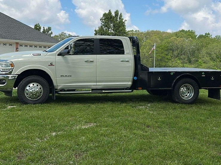 2021-dodge-3500-image-2