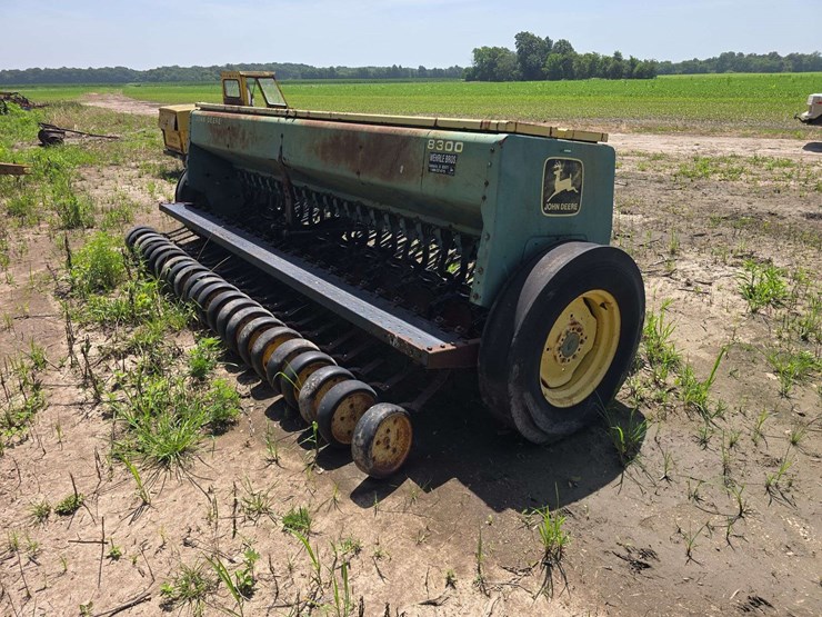 john-deere-8300-image-4