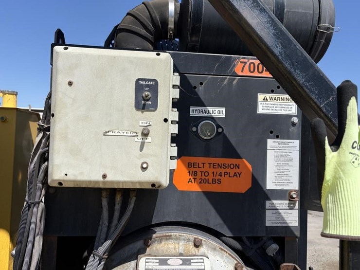 2010-john-deere-20-image-14